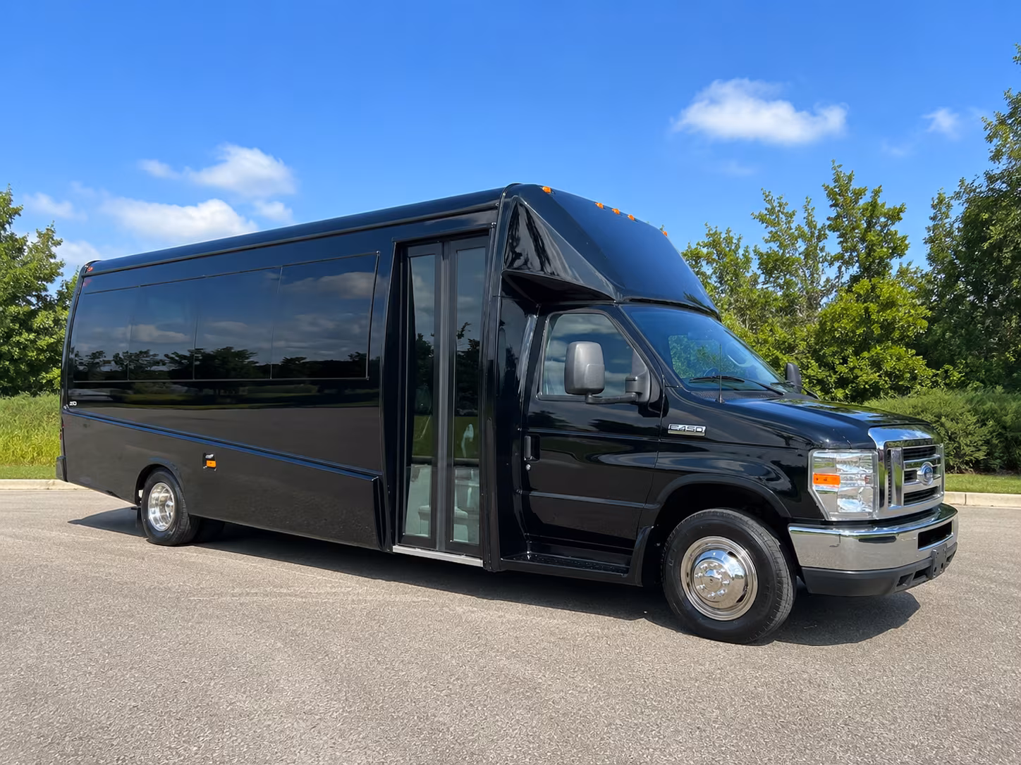 minibus and charter bus rentals to mystic lake and treasure island